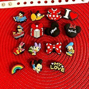 Minnie Mouse Shoe Charms set of 15 NWT